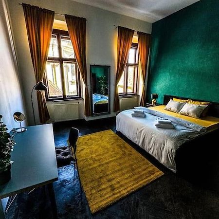 Apartamento Cozy & Charming Apt. Downtown Timisoara Exterior foto