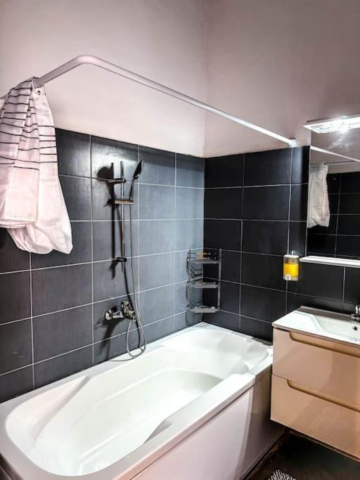 Apartamento Cozy & Charming Apt. Downtown Timisoara Exterior foto