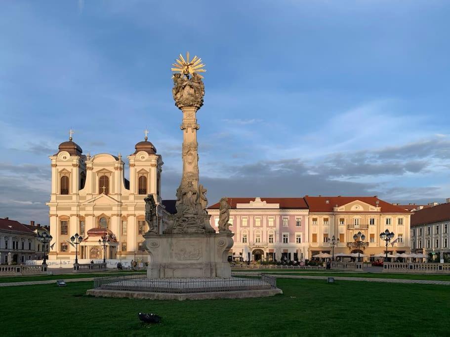 Apartamento Cozy & Charming Apt. Downtown Timisoara Exterior foto